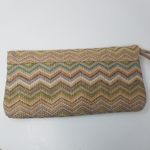 Chevron Print Wristlet/Clutch bag. - Picture 13 of 13